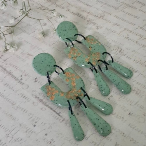 Pastel green earring- AIE00001
